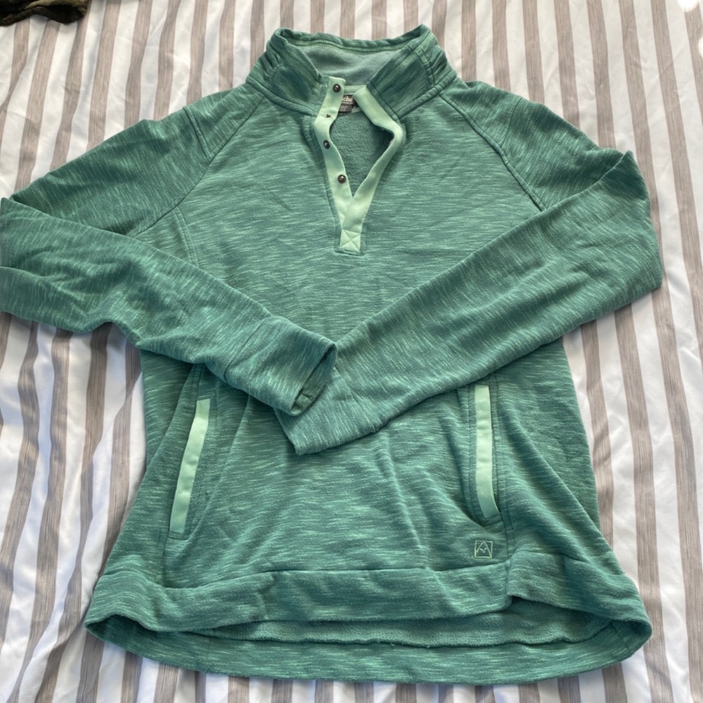 🌸 light green 5-snap pullover